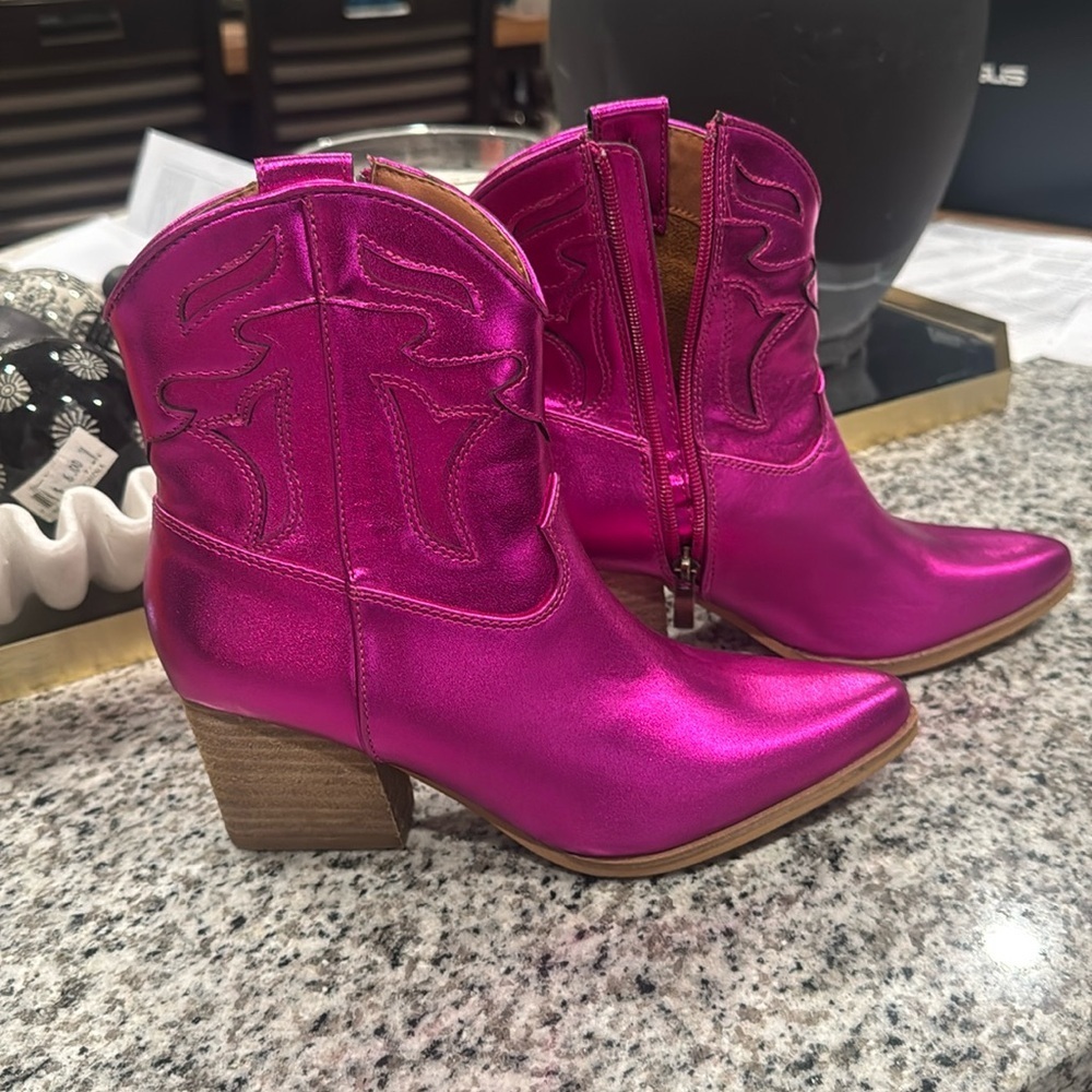 Shiney metallic hot pink boots